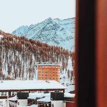 Hostdomus - Urban Apartment Sestriere